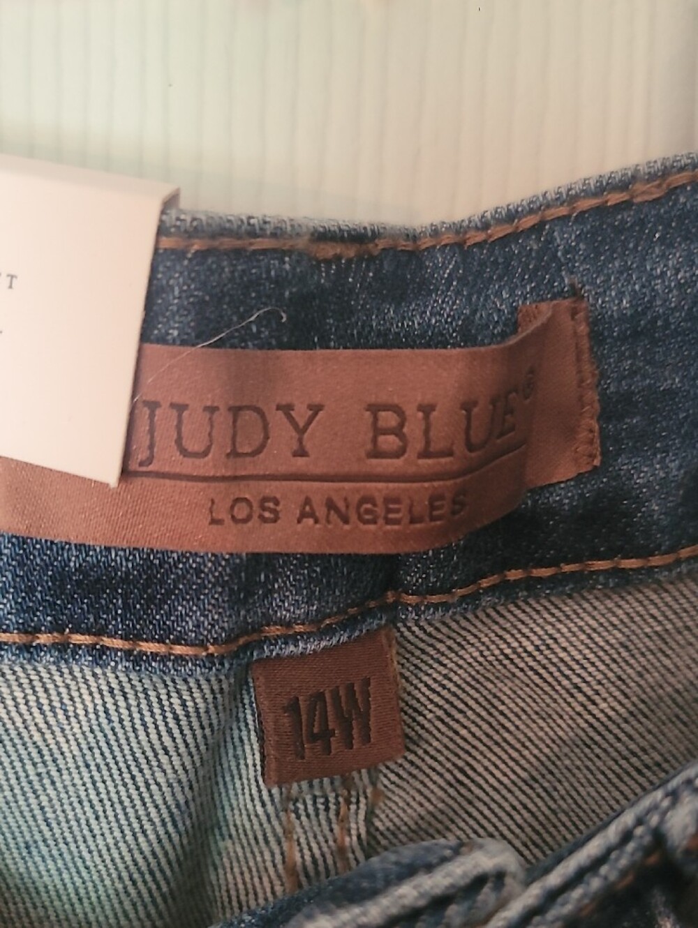 Judy Blue High-Rise Wide Leg Jeans in Medium Blue Wash - Picture 2 of 4